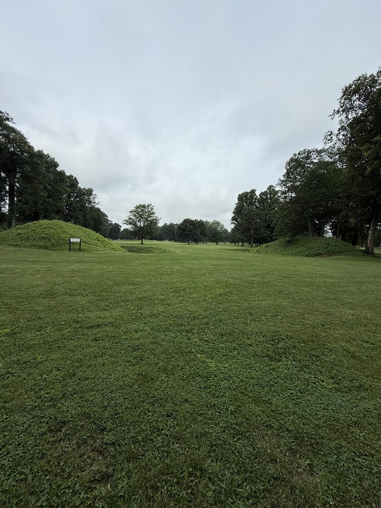 The Great Circle Earthworks at Moundbuilders Park Logo