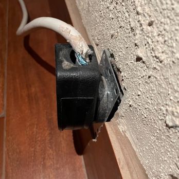 Grand Canyon Inn - Air-conditioner electrical cord - hazard - Hotels Near Me - Williams, Arizona Grand Canyon Inn - Air-conditioner electrical cord - hazard - Hotels Near Me - Williams, Arizona