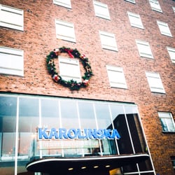 Karolinska Universitetssjukhuset Norra - Fin julkrans över huvudingången, december 2015
