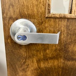 Rhinox Locksmith - A lever handle lock with an interchangeable core system, ideal for secure, flexible access control.