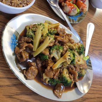 Fu Wing Low - Beef and broccoli in a brown sauce.. - Cantonese Near Me - Fountain Valley, California Fu Wing Low - Beef and broccoli in a brown sauce.. - Cantonese Near Me - Fountain Valley, California