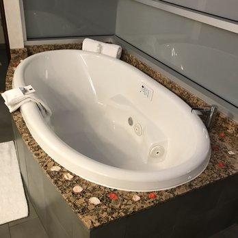 Shade Hotel Manhattan Beach - Huge Jacuzzi bathtub - Hotels Near Me - Manhattan Beach, California Shade Hotel Manhattan Beach - Huge Jacuzzi bathtub - Hotels Near Me - Manhattan Beach, California