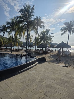 Thompson Zihuatanejo, by Hyatt by null