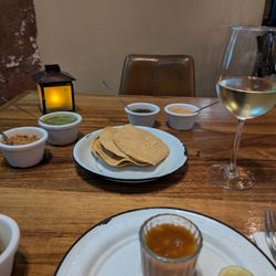 La Sirena Gorda - All the sauce