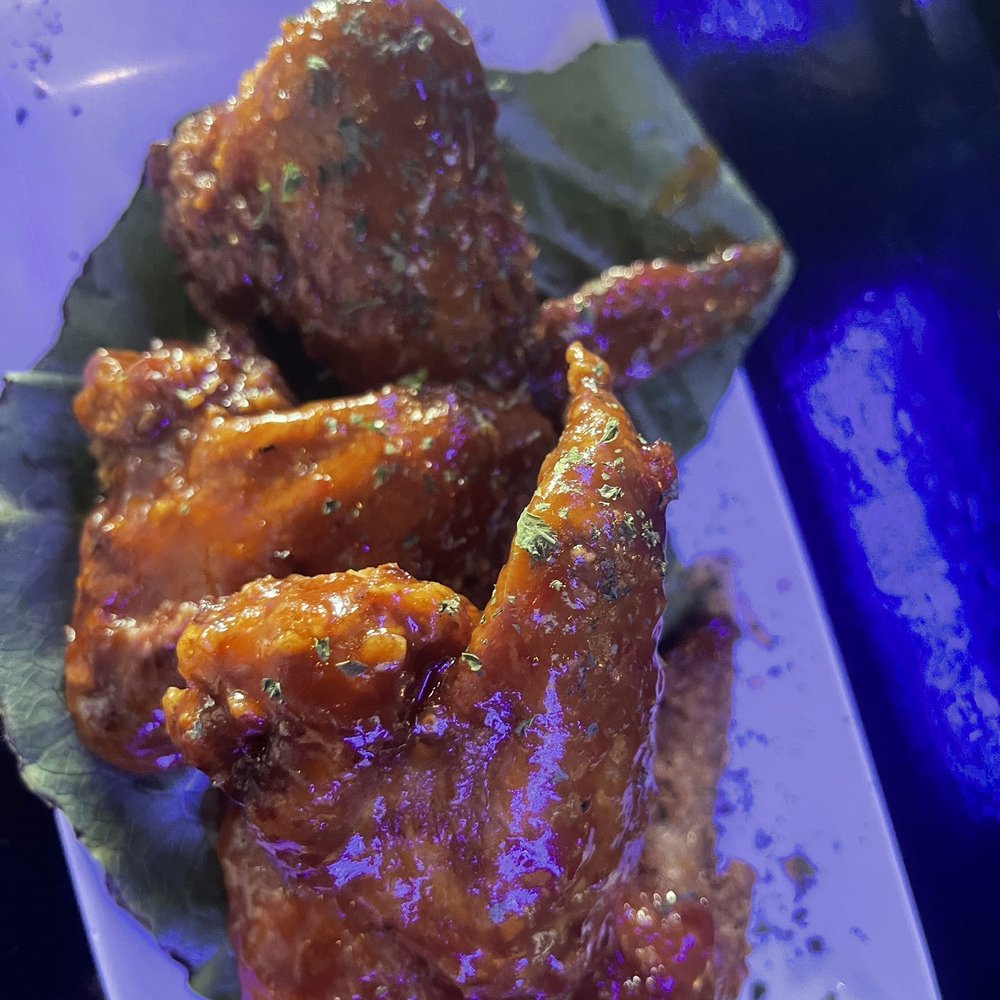 Phlavz - Sports Bars Near Me - Chicago, Illinois