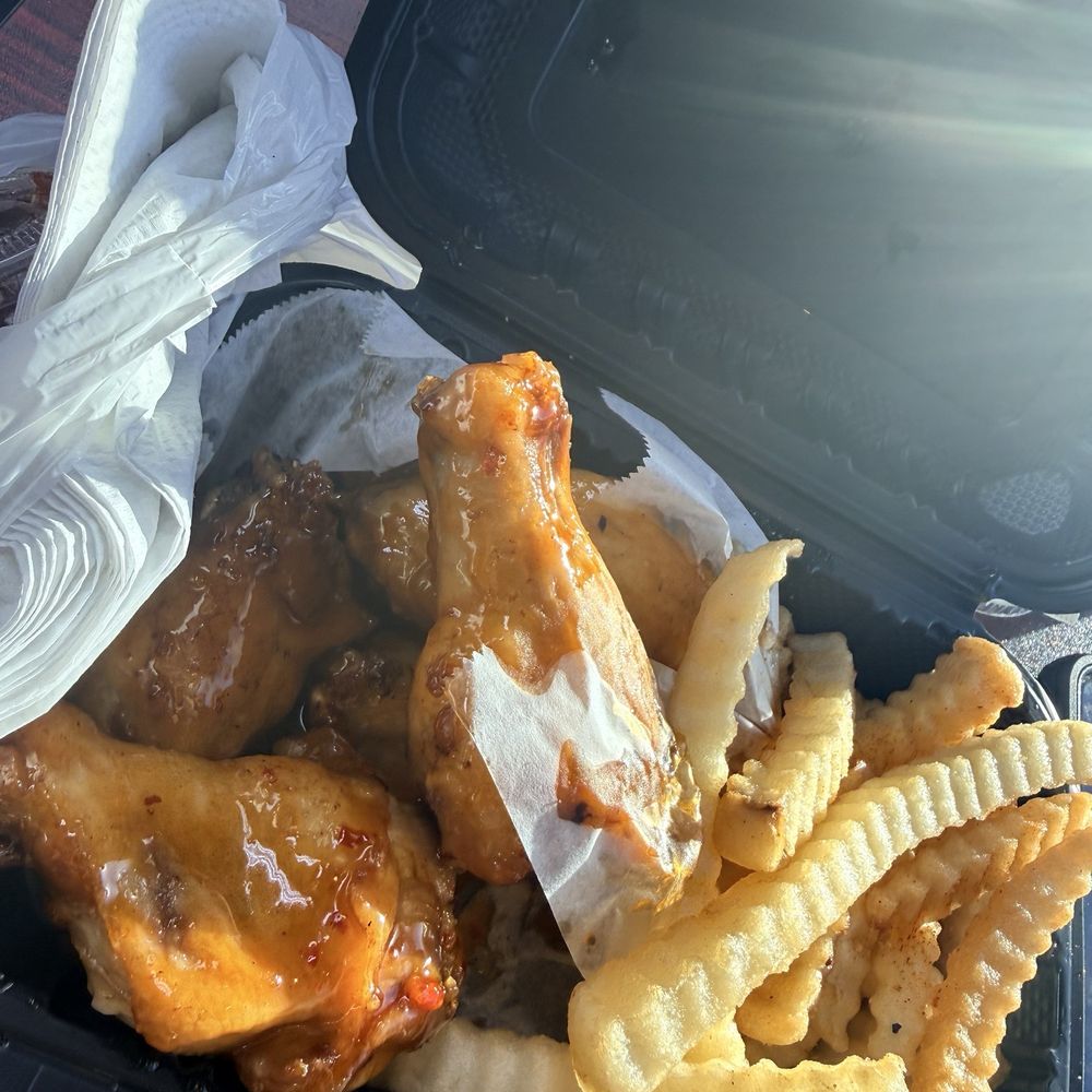 Teriyaki J's Bellflower - Sweet chili 6 wing combo - Japanese Near Me - Bellflower, California Teriyaki J's Bellflower - Sweet chili 6 wing combo - Japanese Near Me - Bellflower, California