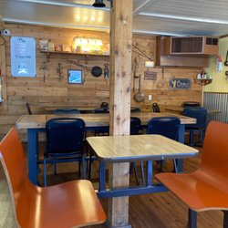 Bev's Country Kitchen - Dining area