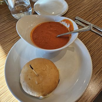The Porch - Gluten Free Grilled Cheese and Fresh Tomato Basil Soup - Pizza Near Me - Upper St Clair, Pennsylvania