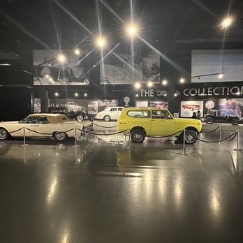 Graceland Mansion - Museums Near Me - Memphis, Tennessee