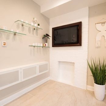 Wax Suites by Sophia Jacqueline - Reception Area - Waxing Near Me - Chicago, Illinois Wax Suites by Sophia Jacqueline - Reception Area - Waxing Near Me - Chicago, Illinois