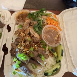 Grilled steak and chicken vermicelli combo Grilled steak and chicken vermicelli combo