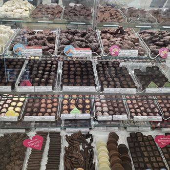 Kilwins Ice Cream - Chocolate - Fudge - Desserts Near Me - Cypress, Texas