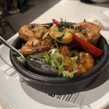 Willi's Wine Bar - Skillet Roasted Shrimp with Fresno Chilies, Lemon & Garlic - Wine Bars Near Me - Santa Rosa, California Willi's Wine Bar - Skillet Roasted Shrimp with Fresno Chilies, Lemon & Garlic - Wine Bars Near Me - Santa Rosa, California