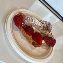 Paris Baguette - Strawberry croissant