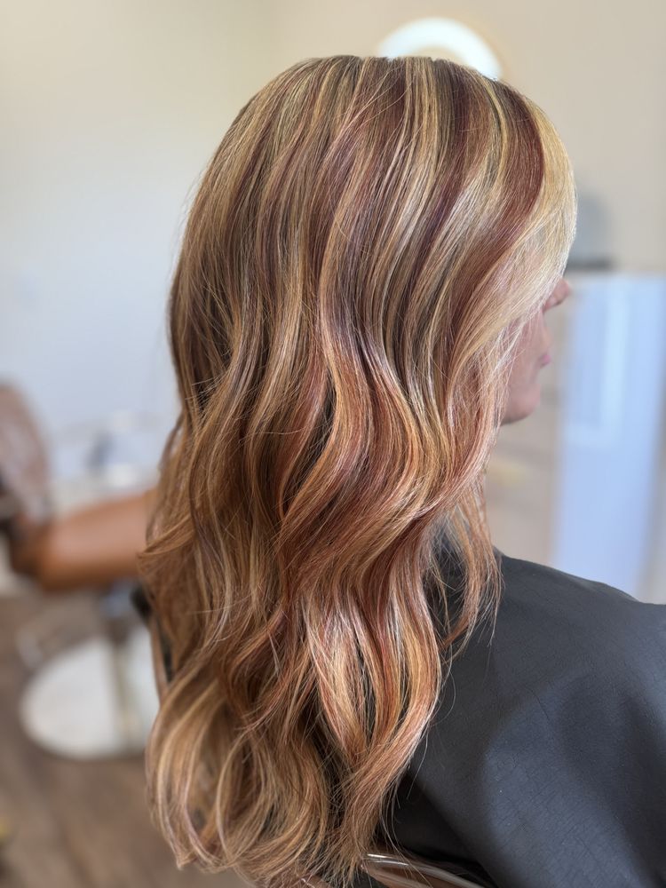 Salon Bella Gina Logo