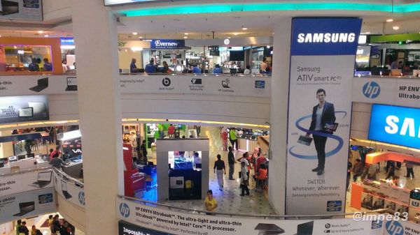 Plaza Low Yat by null