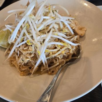 Saigon Bangkok - Pad thai with chicken - Vietnamese Near Me - Tonawanda, New York Saigon Bangkok - Pad thai with chicken - Vietnamese Near Me - Tonawanda, New York