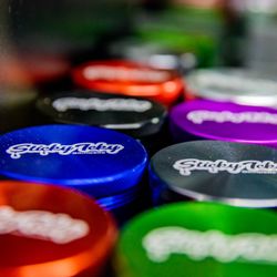 Vanoaks Smoke Shop - Sticky Icky grinders