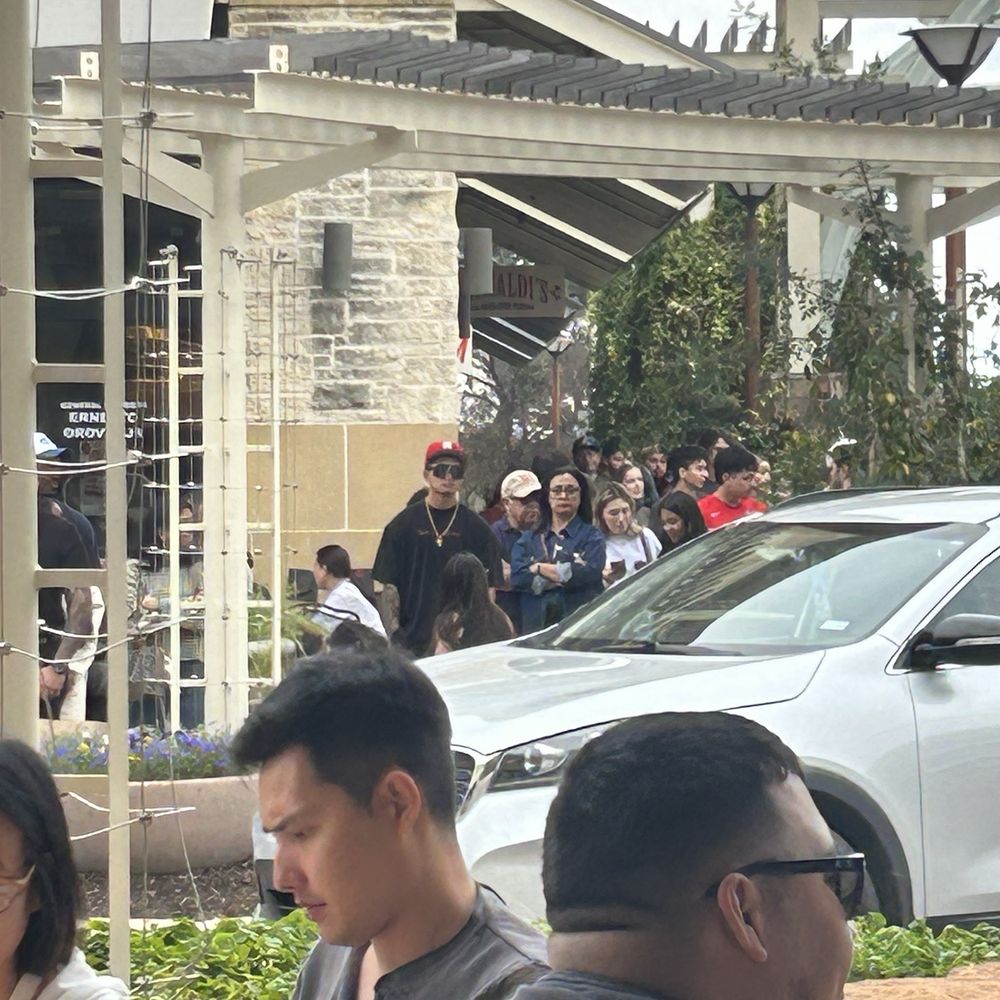 La La Land - The line across the street. - Coffee & Tea Near Me - San Antonio, Texas La La Land - The line across the street. - Coffee & Tea Near Me - San Antonio, Texas
