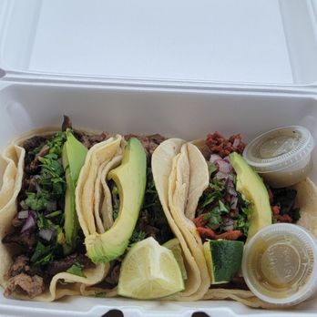 Pupuseria Las Comadres - Carne asada tacos and Al pastor taco - Food Trucks Near Me - Eugene, Oregon