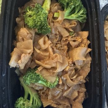 T's Thai - Pad See-Ew - Thai Near Me - Santa Monica, California T's Thai - Pad See-Ew - Thai Near Me - Santa Monica, California