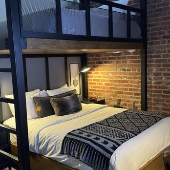 Crossroads Hotel - Hotels Near Me - Kansas City, Missouri