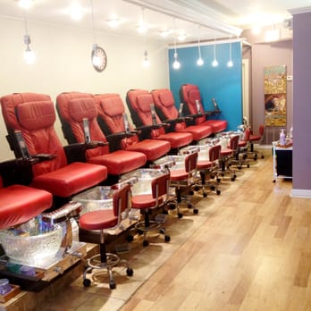 675 Nails - These chairs are EVEN MORE comfortable than they look. Massage your back and neck, while you toes are in a warm bubbly bath. . . - Nail Salons Near Me - Skokie, Illinois