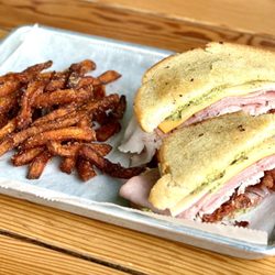 Calypso Bar & Grill - Smoked Turkey Club