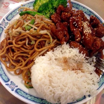 Red Chopstix - sesame chicken plate with chow mein & white rice. - Cantonese Near Me - Elk Grove, California Red Chopstix - sesame chicken plate with chow mein & white rice. - Cantonese Near Me - Elk Grove, California