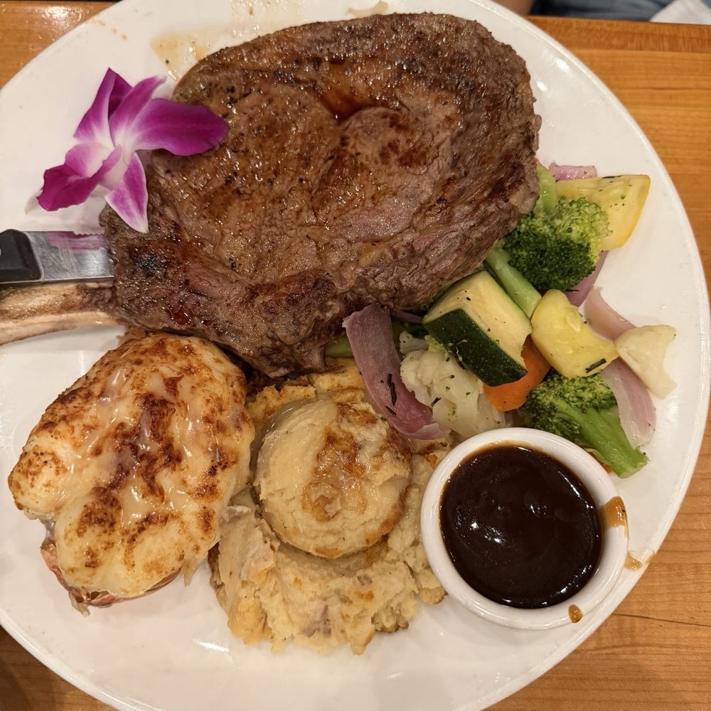 Market Broiler - Orange - surf and turf with veggies and Cheese Potatoes - New American Near Me - Orange, California Market Broiler - Orange - surf and turf with veggies and Cheese Potatoes - New American Near Me - Orange, California