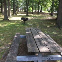 Meininger Park - Picnic table with adjacent grill