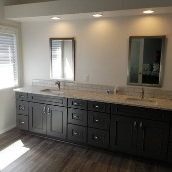 Ridgefield Homes, LLC - a bathroom with double sinks - General Contractors Near Me - Milwaukie, Oregon Ridgefield Homes, LLC - a bathroom with double sinks - General Contractors Near Me - Milwaukie, Oregon