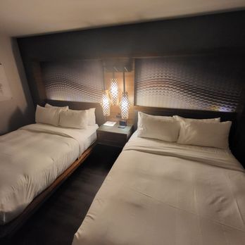 Seattle Airport Marriott - QNQN Room - Hotels Near Me - Seattle, Washington