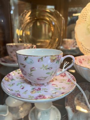 Antiques & Collectibles Too by null