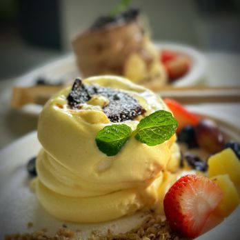 Motto Tea Cafe - Crème Brûlée Soufflé - Desserts Near Me - Pasadena, California