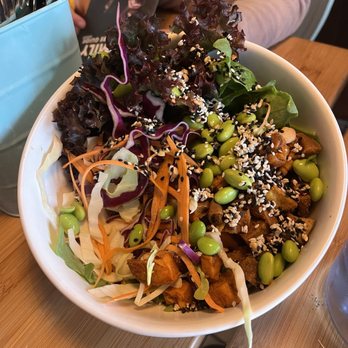 Restaurant Aarburg - Buddha bowl - Swiss Food Near Me - Unterseen, BE Restaurant Aarburg - Buddha bowl - Swiss Food Near Me - Unterseen, BE