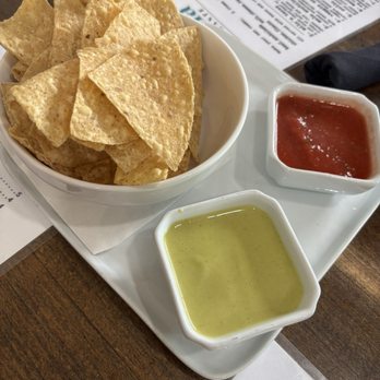 Familia Restaurante - Salsa and chips - Seafood Near Me - Irving, Texas