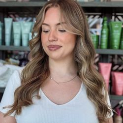 Spoleti Salon - Honey blonde face-framing highlights for a soft, sunlit glow. Now booking at Spoleti Salon in Pflugerville.