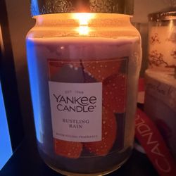 Yankee Candle - Yankee Candle Original Large Jar in Rustling Rain fall scent, with an IllumaLid on top.