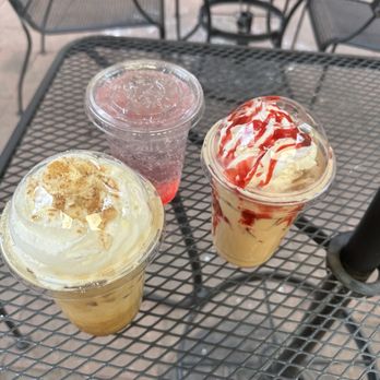 Rocky Mountain Beignets - banana pudding latte + bayou dragon + white chocolate raspberry latte - Breakfast & Brunch Near Me - Manitou Springs, Colorado