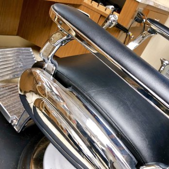 Executive Barber Shop On Grove - Chair - Barbers Near Me - Racine, Wisconsin Executive Barber Shop On Grove - Chair - Barbers Near Me - Racine, Wisconsin