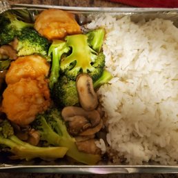 Shrimp and broccoli platter