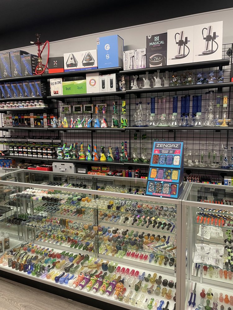 SMOKERS Updated September 2024 13 Photos 813 E Roosevelt