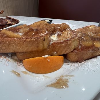 Keke's Breakfast Cafe - Apple cinnamon French toast - Breakfast & Brunch Near Me - Parkland, Florida