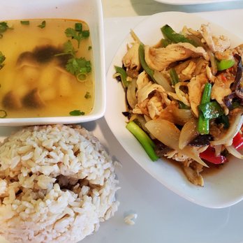 Elephant Thai Kitchen - Ginger Chicken Lunch Special - it comes with soup or salad and rice. - Thai Near Me - Long Beach, California