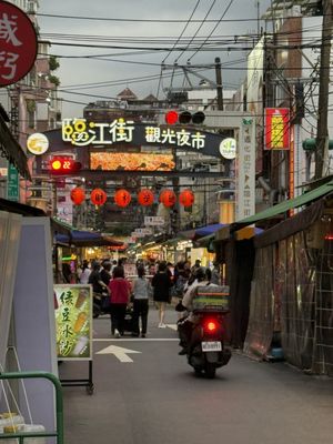 Linjiang Night Market by null