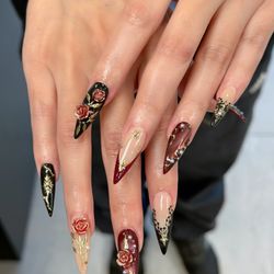 Milavu Nail Studio - Nail Artist: Kim