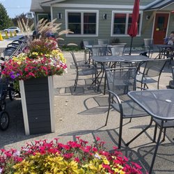 Stone Hedge Golf and Pub - Patio area