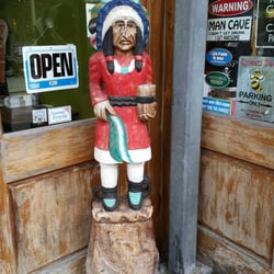 Frankie's Liquor Store - Spacious and easy to move around.