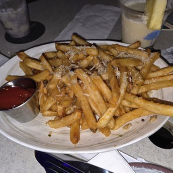The Beach Bar - Garlic fries! Must get - Bars Near Me - Honolulu, Hawaii